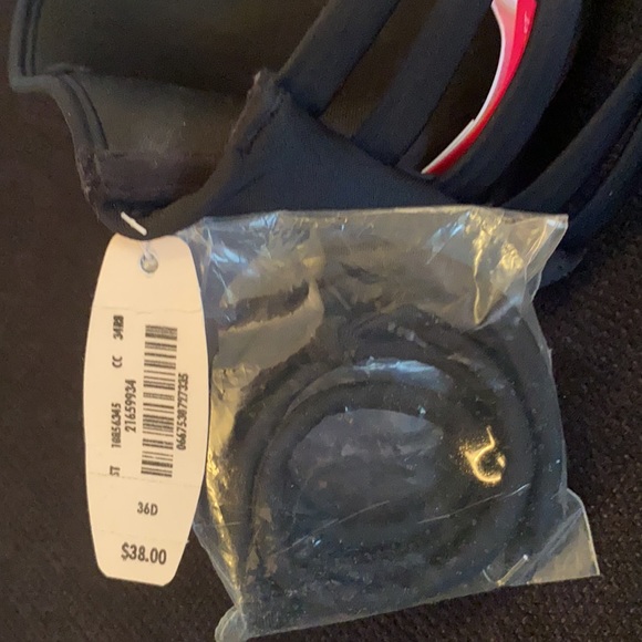 Victoria’s Secret Bikini top - Picture 3 of 4